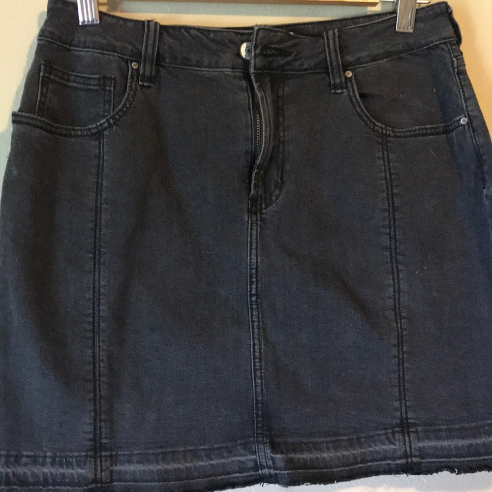 black mini skirt